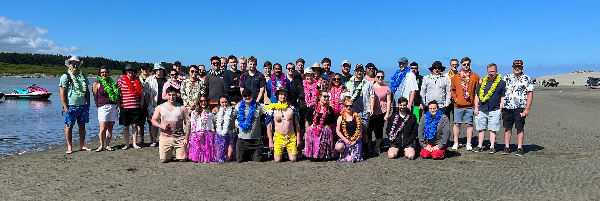 The SeedSpider and FrogParking Team photo at the beach.